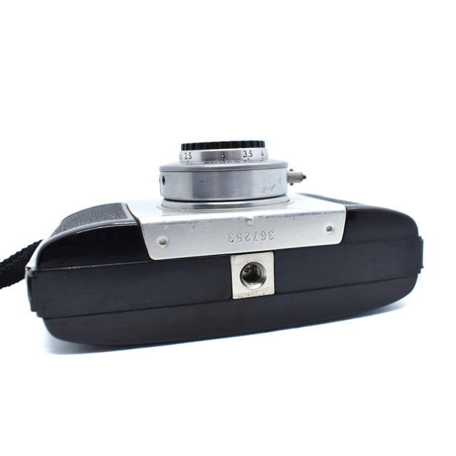 Chrome 1950's Kodak Pony 828 Miniature Field Camera With Original Kodak Pocket Flashholder B-1 and Mounting Bracket For Sale - Image 8 of 9