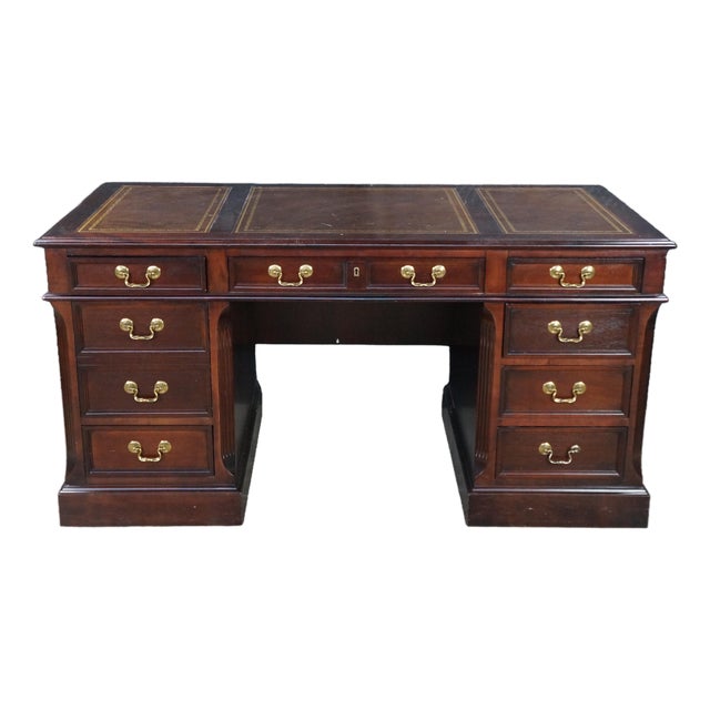 Vintage Hekman Mahogany Tooled Leather Top Executive Kneehole Office Desk 60" For Sale
