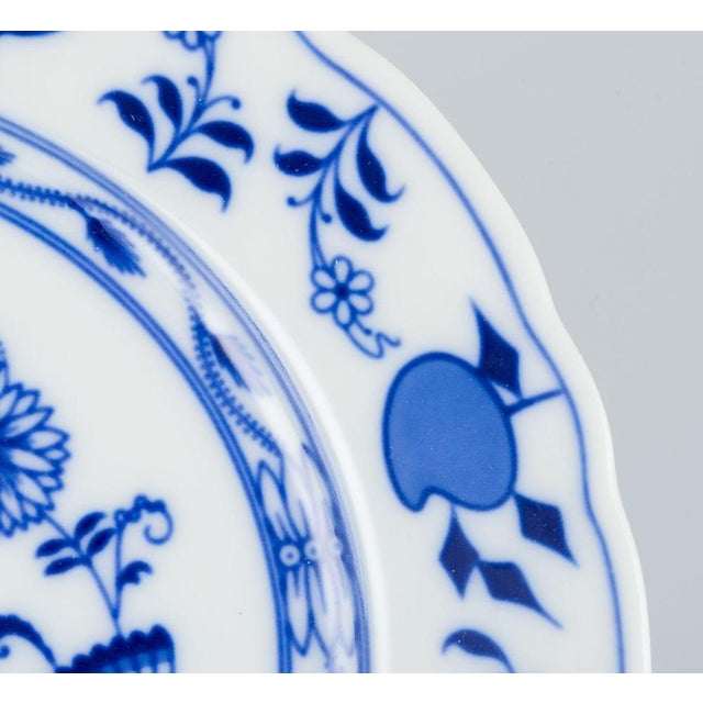 Porcelain Dinner Plates with Blue Onion Patterned Decoration, 1930s, Set of 4 For Sale - Image 4 of 6