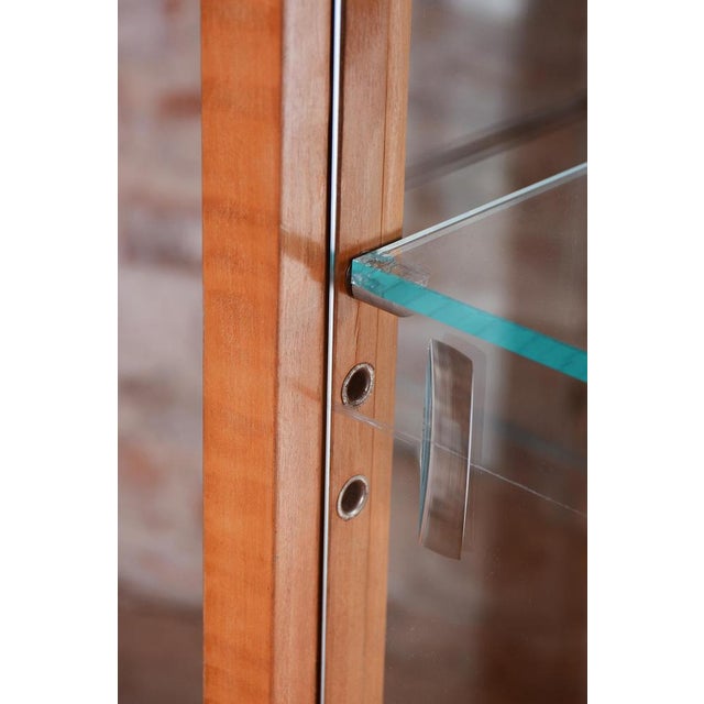 Art Deco Display Cabinets in Maple, Glass, and Mirror, Czech, 1930s, Set of 2 For Sale - Image 6 of 18