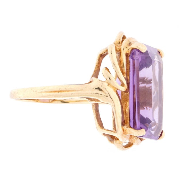 10k Gold and Amethyst Cocktail Ring For Sale - Image 4 of 8