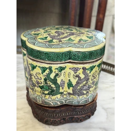 19th Century Porcelain Republic Era Kangxi Style Famille Verde Biscuit Box For Sale - Image 4 of 11