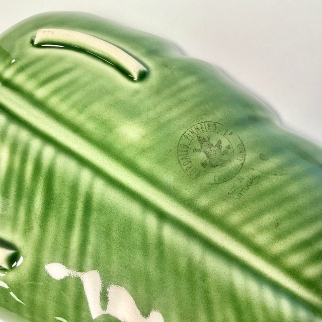 1990s Vintage Boho Chic Portuguese Bordallo Pinheiro Trompe L’Oeil Banana Leaf Serving Dish For Sale - Image 15 of 16