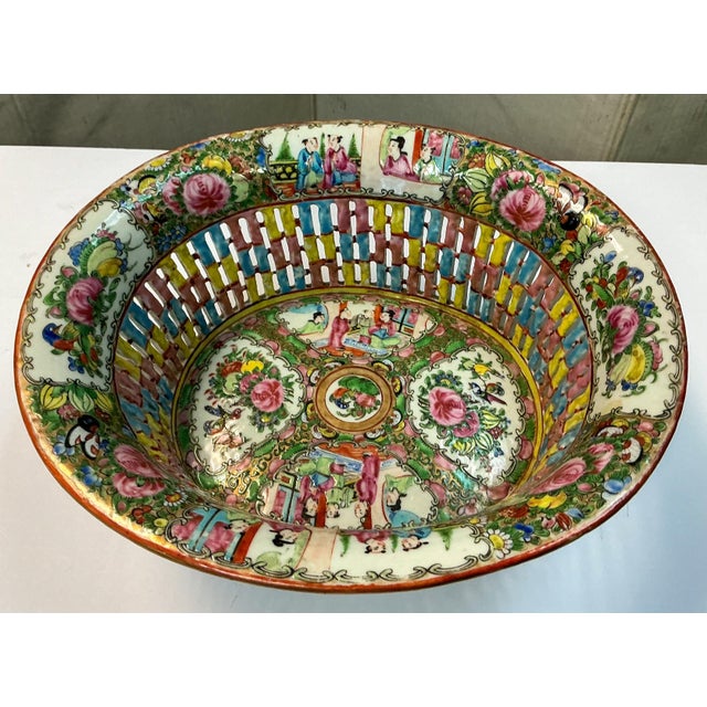 Chinese 19th-C. Chinese Export Reticulated Rose Medallion Porcelain Pottery Nut Serving Bowl For Sale - Image 3 of 7