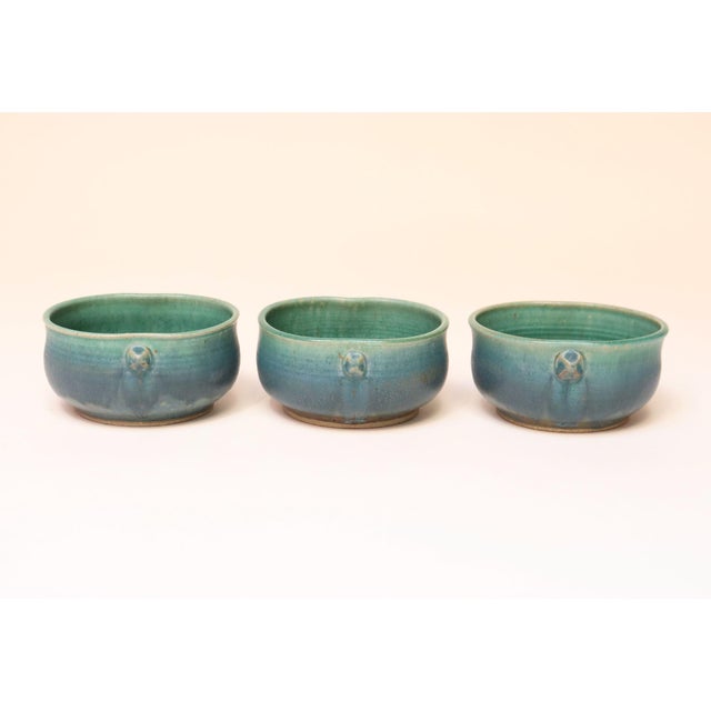 Set of Three Vintage Matte Teal Glaze Studio Ceramic Bowls by Deanna Nichols For Sale In New York - Image 6 of 18
