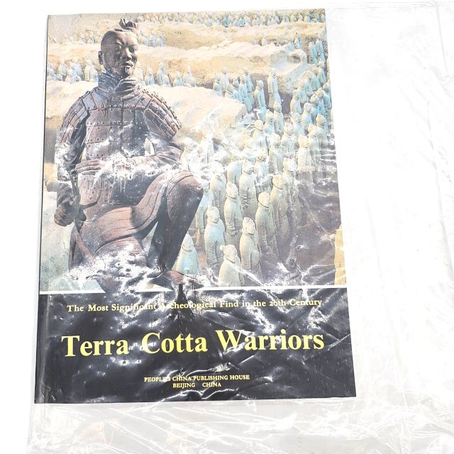 Rare Lintong Museum Terracotta Warrior Figurine Set With Horse & Archival Booklet – 5 Pieces For Sale - Image 14 of 16