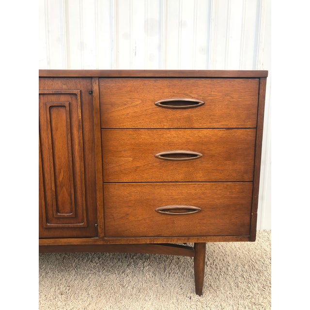 Mid Century Modern Broyhill Sculptra Nine Drawer Dresser Chairish