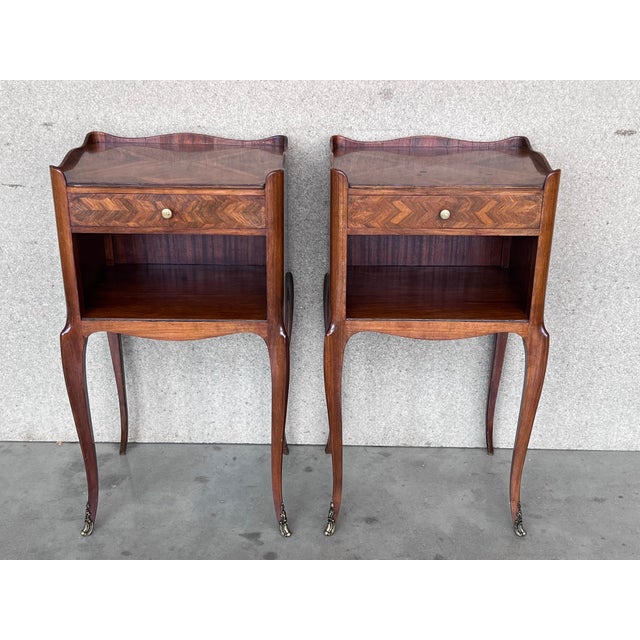 Brown Early 20th Century Pair of Marquetry Walnut Nightstands Tables with Drawer and Open Shelf For Sale - Image 8 of 18