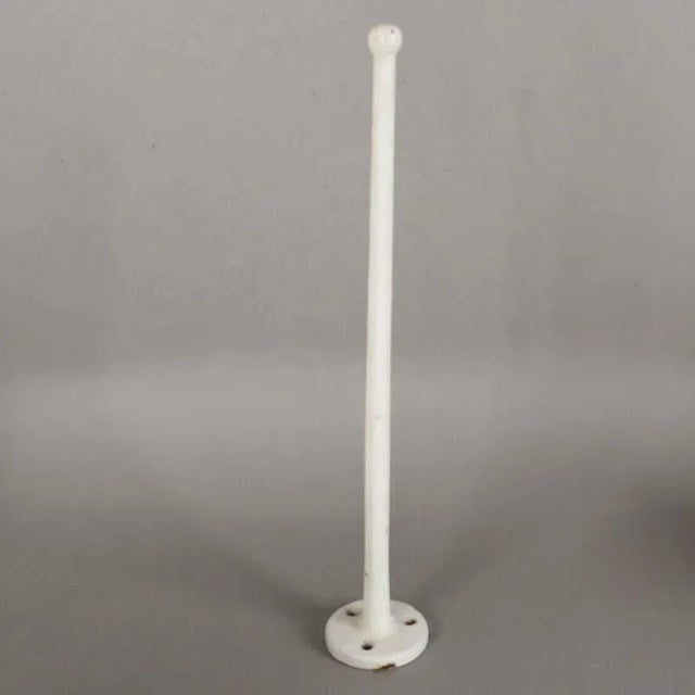 Art Deco Enamelled Towel Rack, 1930s, in Good conditions. Designed 1920 to 1949