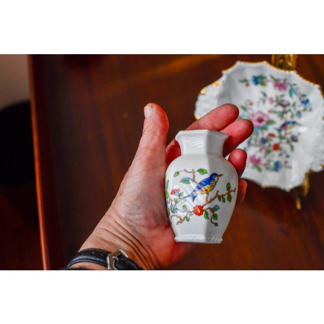 1970s Aynsley Pembroke Chinoiserie Dish and Bud Vase Set – Floral Porcelain Dresser Decor For Sale In Washington DC - Image 6 of 8