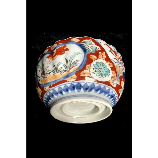 Mid 19th Century Antique Imari Hand Painted Scalloped Bowl For Sale - Image 4 of 10