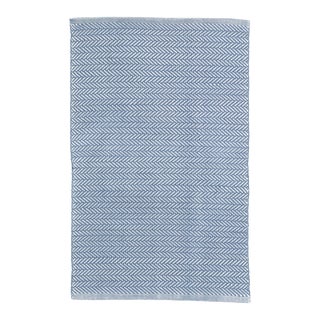Dash & Albert by Annie Selke Herringbone Denim/Ivory Indoor/Outdoor Rug, 2'6" x 8' For Sale