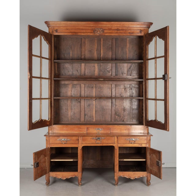Mid 18th Century FrenchLouis XV Bibliothèque or Display Cabinet For Sale - Image 5 of 13
