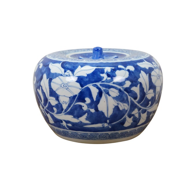 Chinoiserie Chinese Chinoiserie Blue & White Porcelain Morning Glory Lidded Jar Urn For Sale - Image 3 of 14