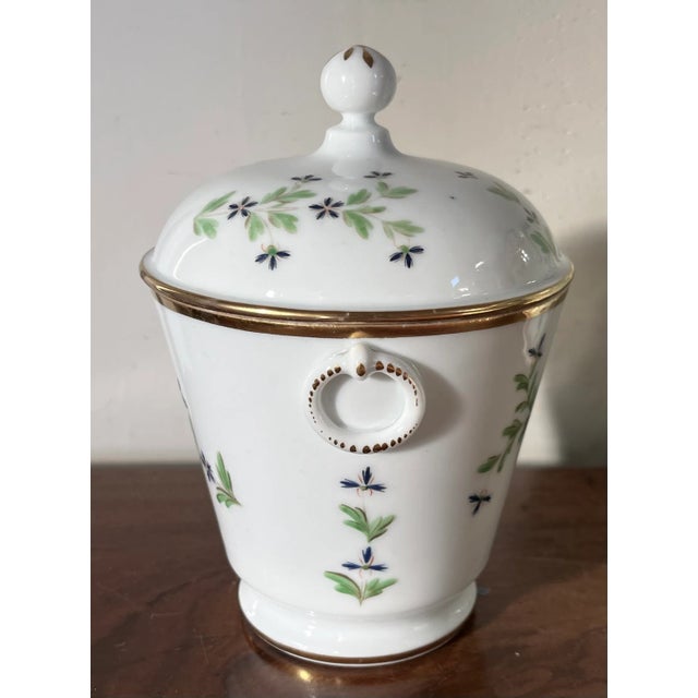 White Antique Early 19th Century French Empire Old Paris Porcelain Urn Shaped Sucrier Sugar Bowl in Cornflower Sprig For Sale - Image 8 of 11
