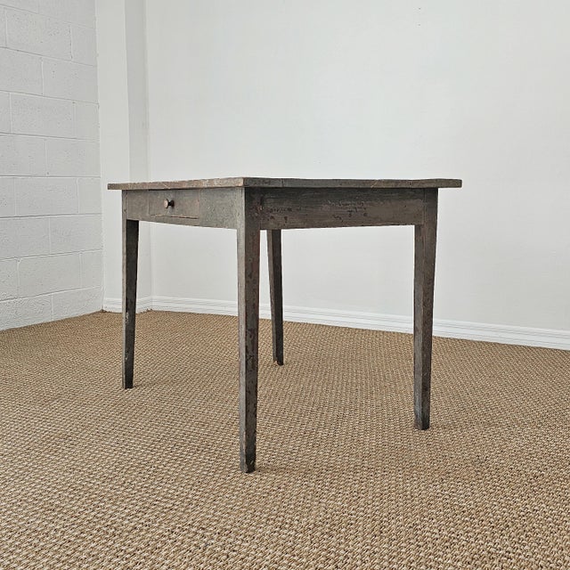 Dimensions: 41.5"W x 26.25"D x 27.75"H&nbsp; Skirt to floor: 23"H A charming antique primitive pine farm table with...