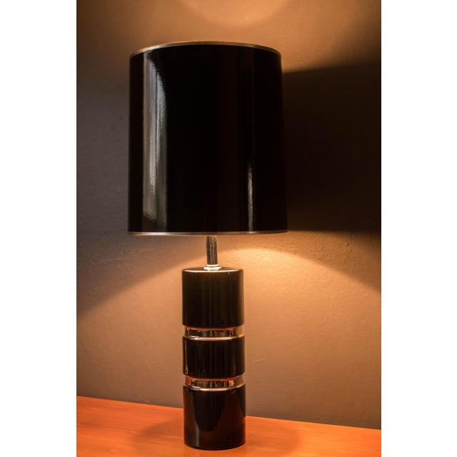 Mid-Century Modern Vintage Mod Cylindrical Chrome and Black Ceramic Stacked Accent Table Lamp For Sale - Image 3 of 6