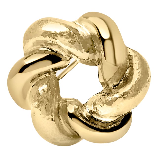 18K Yellow Gold Sculpted Knot Brooch For Sale