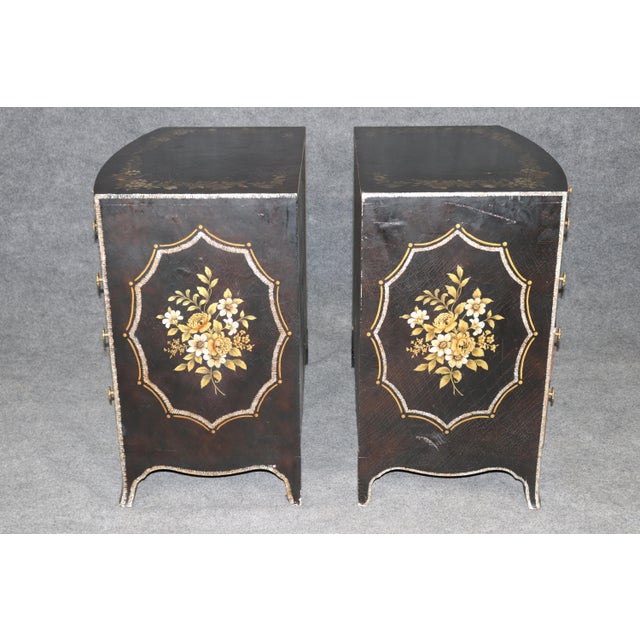 Pair 1980's Baker Chinoiserie Style Paint Decorated Bachelor Chests For Sale In Philadelphia - Image 6 of 17