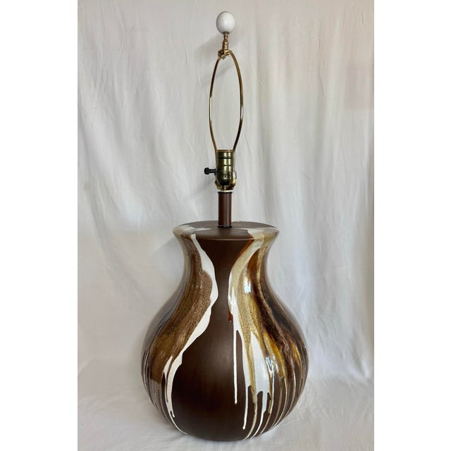 Ceramic Mid Century Modern Brown White Drip Glaze Pottery Lamp For Sale - Image 7 of 12