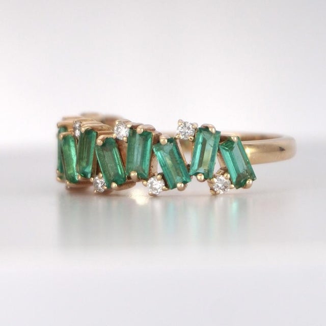Zig Zag Yellow Gold Natural Diamond & Emerald Ring For Sale - Image 9 of 14