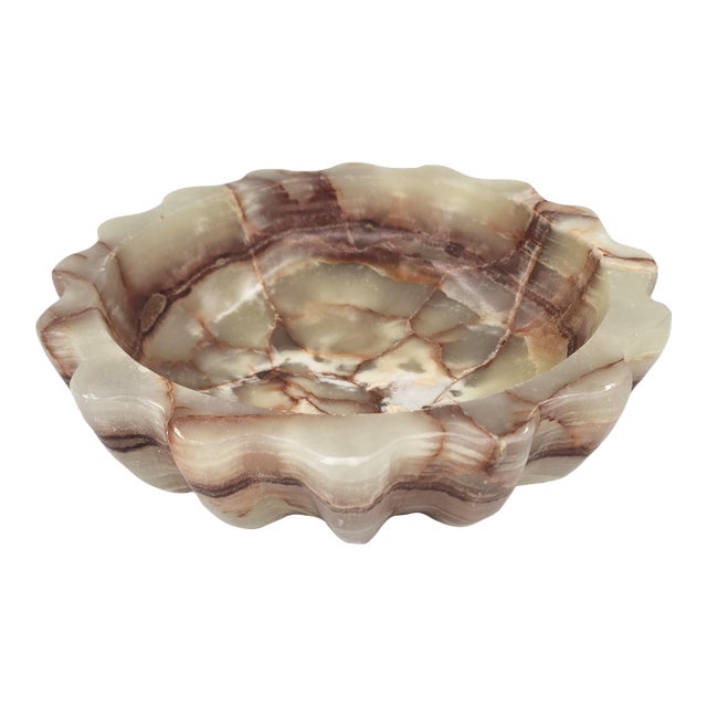 Late 20th Century Hand-Carved Pakistani Onyx Decorative Bowl With Scalloped Rim For Sale