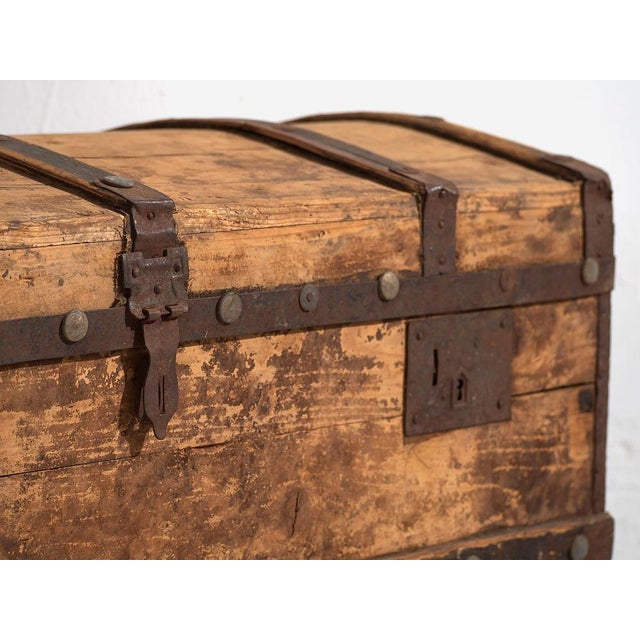 Large Antique Washed Wood Trunk, 1900 For Sale - Image 4 of 11