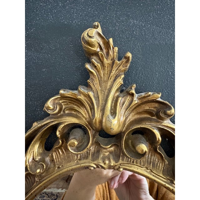 Syroco Wood Vintage Ornate Gold Mirror - Syroco Wood and Gilt Style - 15” X 24.5” - Baroque Inspired - Palm Beach Regency & Grandmillennial Decor - See Pics! For Sale - Image 4 of 8