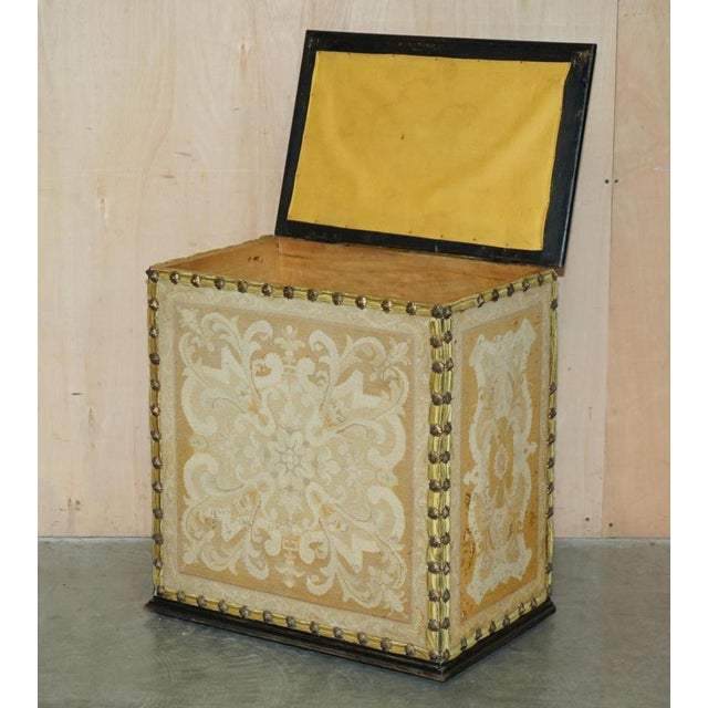 French Embroidered Upholstery Floral Linen Trunk, 1880s For Sale - Image 16 of 18