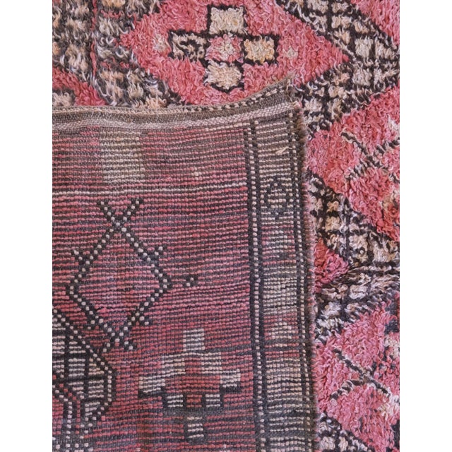 Raspberry Pink Geometric Rug Diamond Design in Coral & Brown - 10.1 X 5.9 Ft For Sale - Image 8 of 9