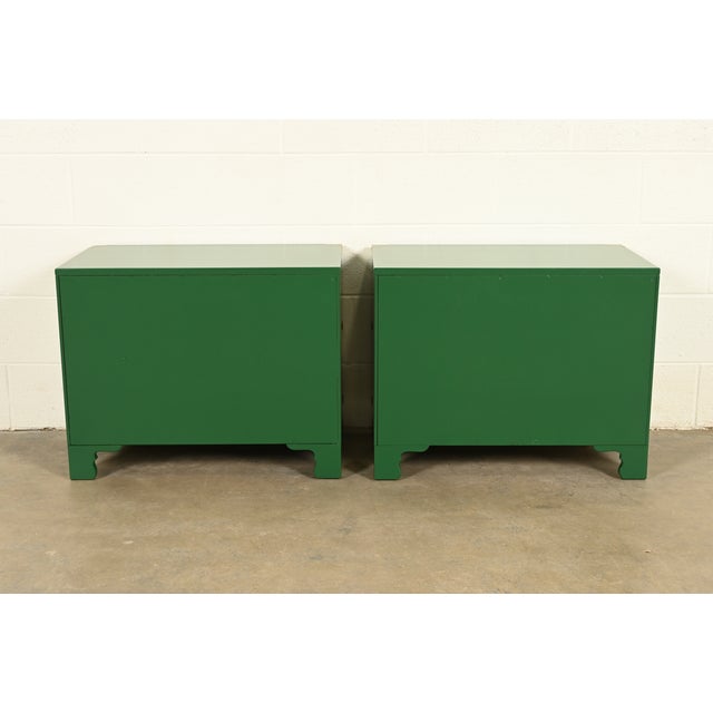 Drexel Heritage Mid-Century Hollywood Regency Campaign Green Lacquered Nightstands | Pair For Sale - Image 12 of 13