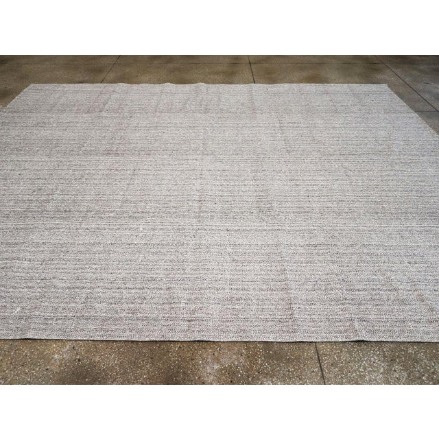 Galerie Shabab Collection Mid-20th Century Vintage Turkish Flatweave Kilim Room Size Carpet For Sale - Image 4 of 8