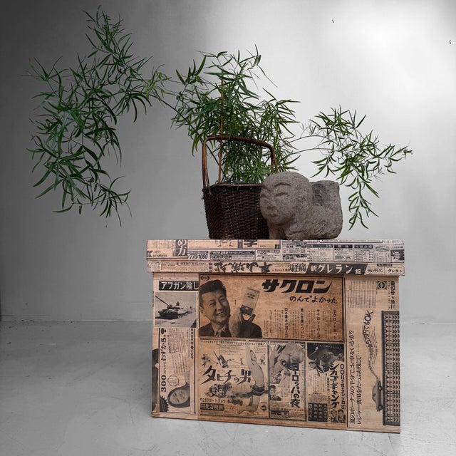 A remarkable old Japanese tea chest from the Shōwa period, dating from c. 1950–1970. Originally used for storing tea, the...