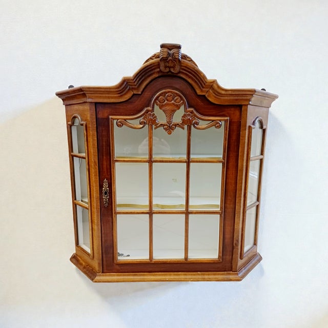 Vintage Victorian Walnut Wall Hanging Arch-Top Display Cabinet, 1920s For Sale - Image 3 of 9