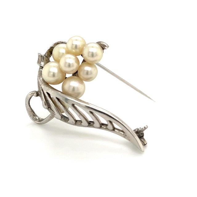 Contemporary 1990s Mikimoto Estate Akoya Pearl Brooch Sterling Silver 6.50 mm For Sale - Image 3 of 10