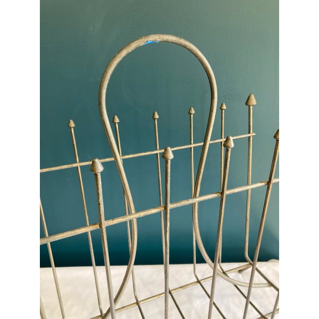 Vintage Mid-Century Wire Magazine Rack With Decorative Arrow Finials For Sale - Image 4 of 6