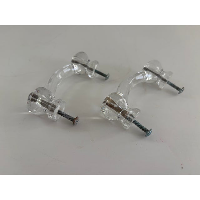 Pair of Vintage Clear Glass Bridge Drawer Pulls, 1930s–1940s Glass Cabinet Knobs== For Sale In Orlando - Image 6 of 18