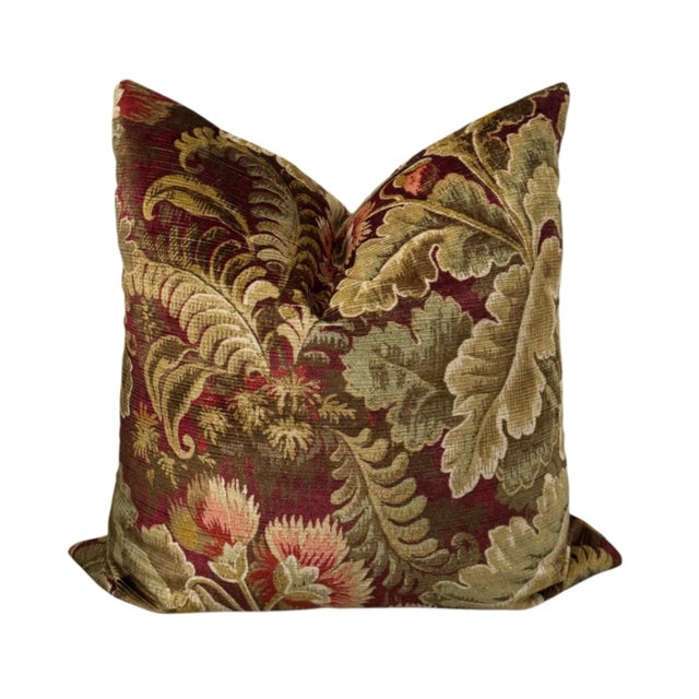 Between garden gates and stone walls, the floral majesty of Chelsea breathes life into delicate pinwale velvet with a...