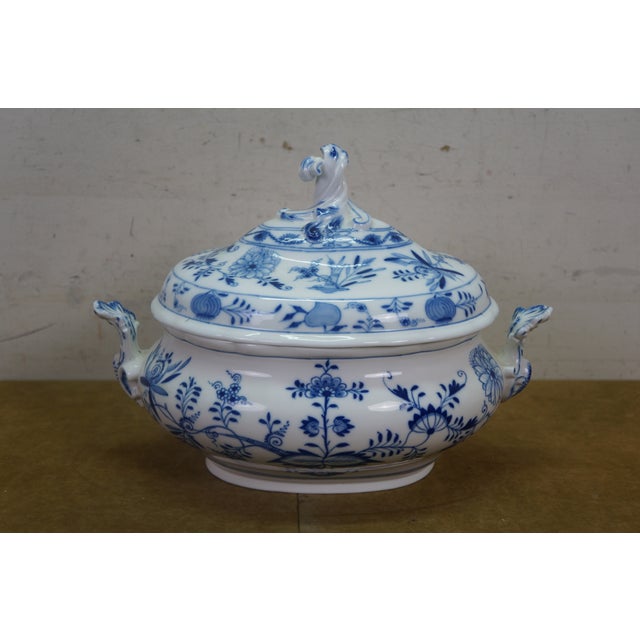 31pc Antique German Meissen Blue Onion Dinner Serving Tureens Platters Plates For Sale - Image 9 of 17