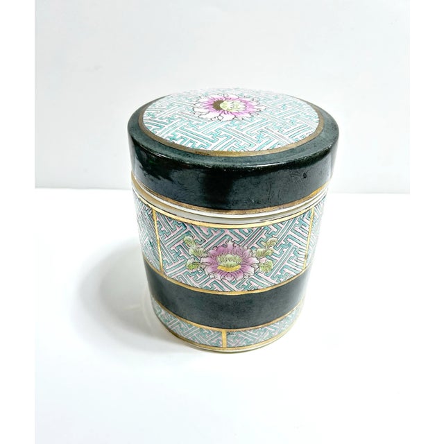 Vintage Porcelain Chinoiserie Lidded Ginger Jar For Sale In Louisville - Image 6 of 12