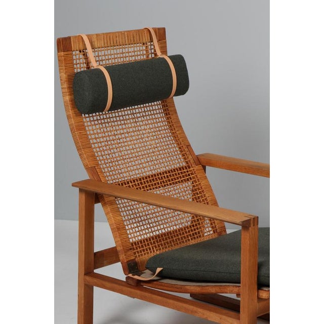 2254 Oak Sled Lounge Chairs and Ottoman in Cane attributed to Børge Mogensen for Fredericia, 1956, Set of 3 For Sale - Image 5 of 8