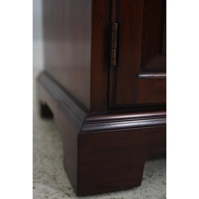 Pair of Henkel Harris Model 114 Mahogany Georgian Style Nightstands For Sale - Image 13 of 18