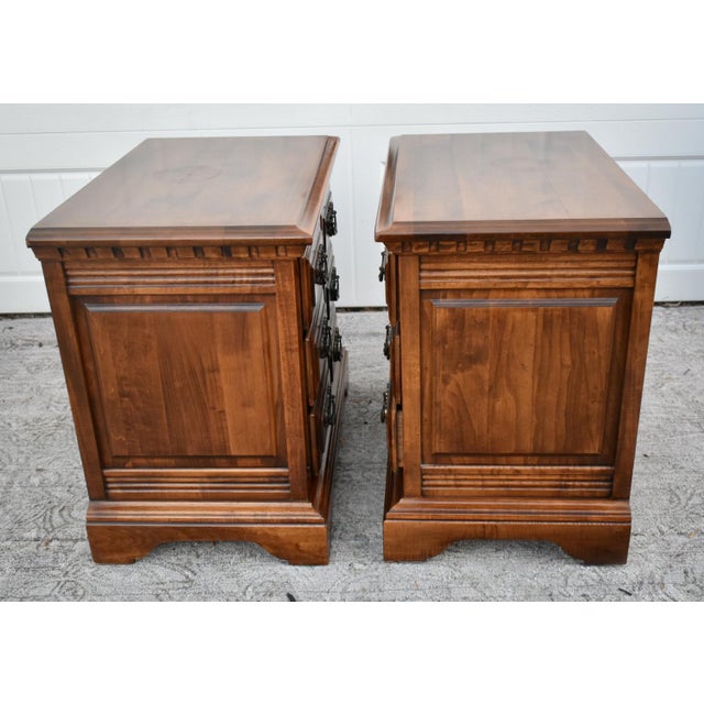 Vtg. Pair of Link-Taylor Americana Style Solid Maple Three Drawer Nightstands For Sale - Image 11 of 13