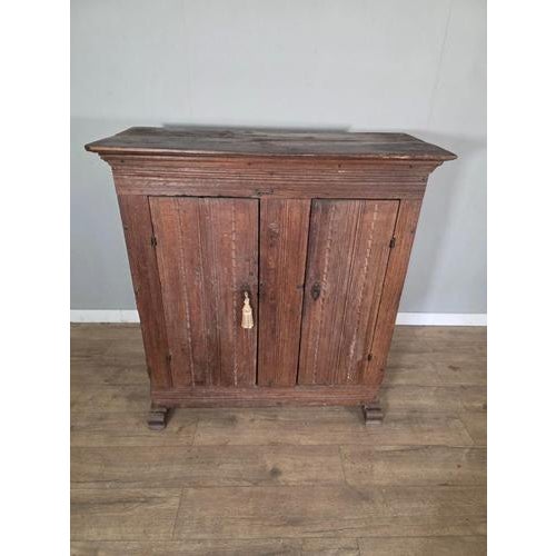 Antique 18th Century Primitive Oak Cupboard with Original Blacksmith Lock & Hinges, in Very Good conditions.