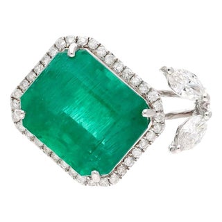 8.41 Ct Emerald Cut Emerald & 0.53 Ct Diamond Bypass Ring in 18 Kt Gold Size 6.5 For Sale