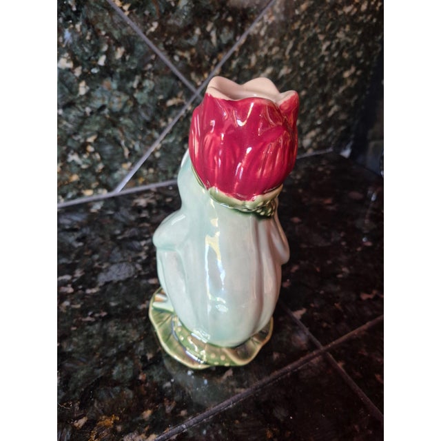 Art Nouveau Vintage Henriksen Imports Hand-Painted Majolica Style Ceramic Frog & Tulip Candlestick Holder For Sale - Image 3 of 7