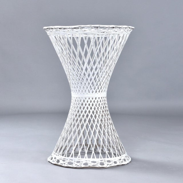 Lee L. Woodard & Sons Set of 3 Russell Woodard Spun Fiberglass Outdoor Plant Stand Planters For Sale - Image 4 of 9