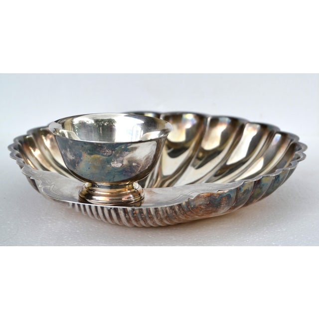 Mid 20th Century Mid-20th Century W. M. Rogers Silver Company Victorian Silverplate Clam Shell Scalloped Serving Bowl For Sale - Image 5 of 14
