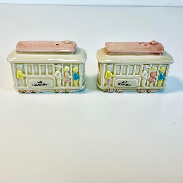Ceramic 1960s Vintage Boho Chic Americana San Francisco Cable Car Salt & Pepper Shakers - A Pair. For Sale - Image 7 of 12