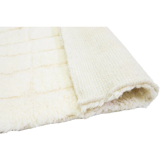 2010s Modern Handmade Moroccan-Style Wool Rug in Natural Ivory Color by Apadana For Sale - Image 5 of 10